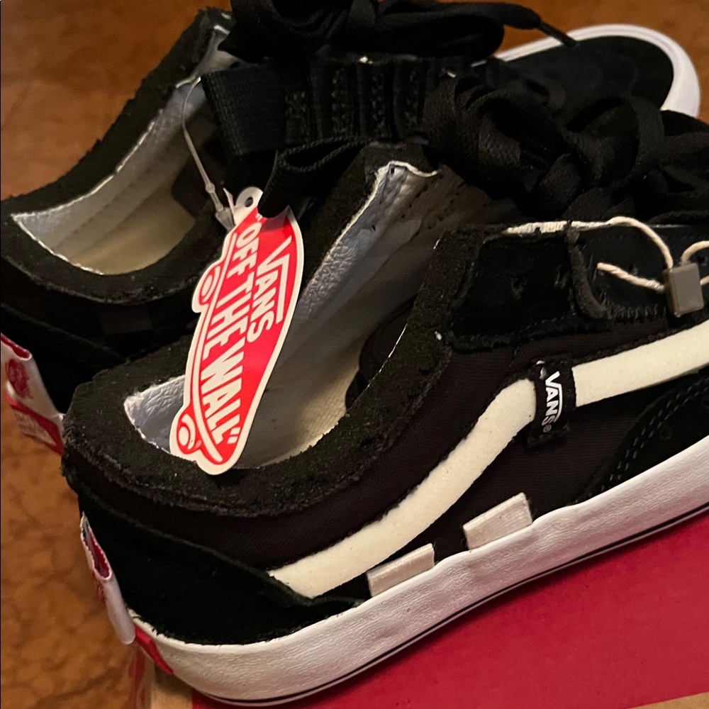 NEW Vans Black and White Low-Top Sneakers Old Skool Cap size 5.5W or 4.0mens - Picture 3 of 9